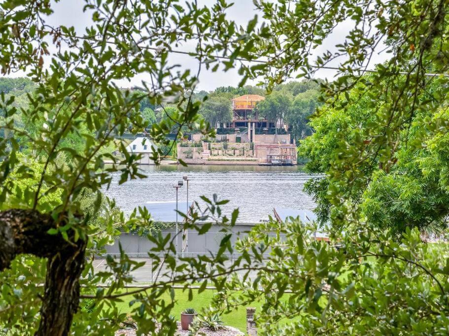 Contemporary Lake Austin Estate Near Downtown Villa Exterior photo