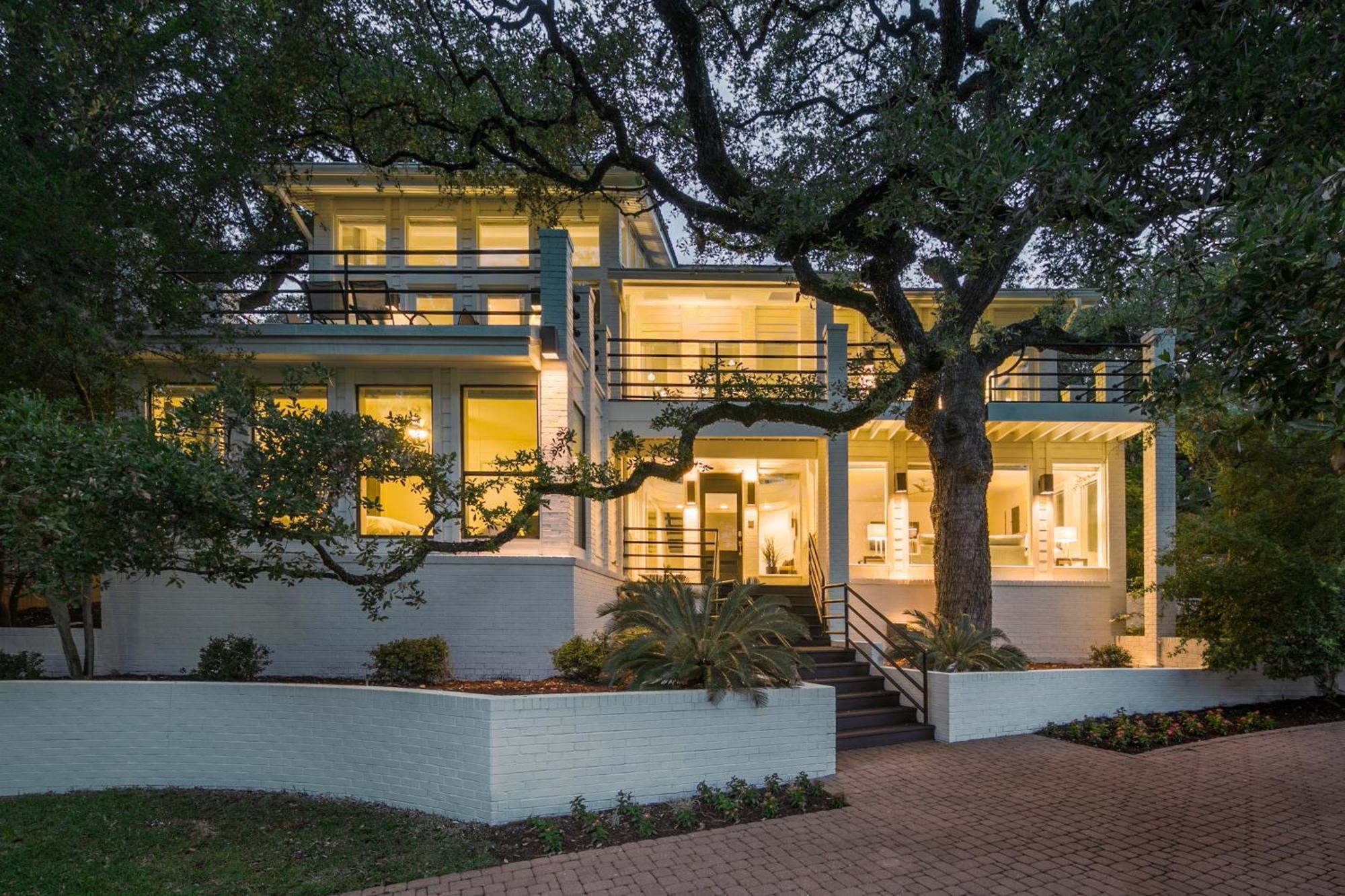 Contemporary Lake Austin Estate Near Downtown Villa Room photo